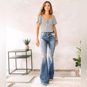 Women’s FLYING MONKEY Mid-Rise Super Flare Stretch Jean- Fame. Size 25/36 inseam